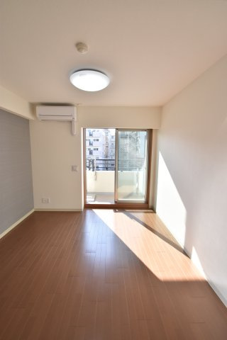 大阪市都島区都島北通２丁目の賃貸マンションの居間・リビング
