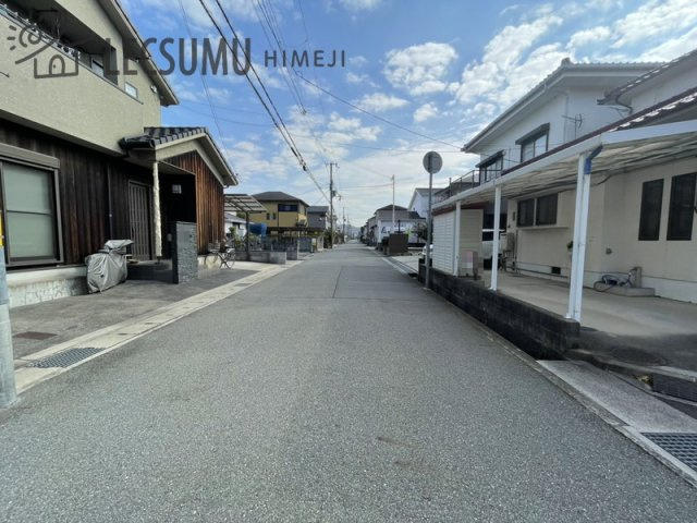 姫路市白浜町寺家2丁目/中古戸建の前面道路含む現地写真