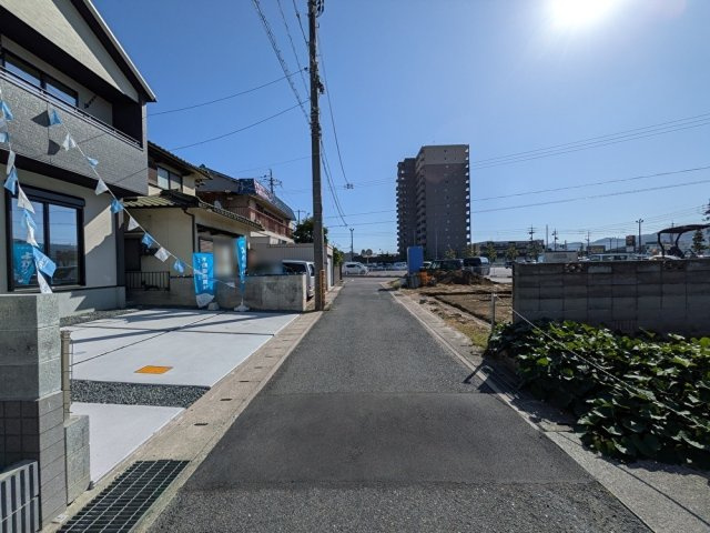 岡山市南区あけぼの町 2期の前面道路含む現地写真|◆南西側前面道路の幅員は約4.0ｍです。