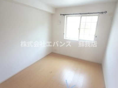 【寝室】 | エクセランB | 開放的な寝室です