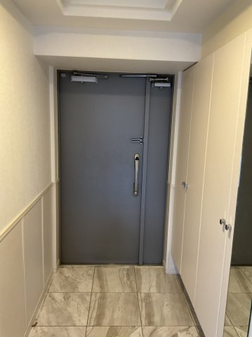 エスリード伏見桃山壱番館の玄関