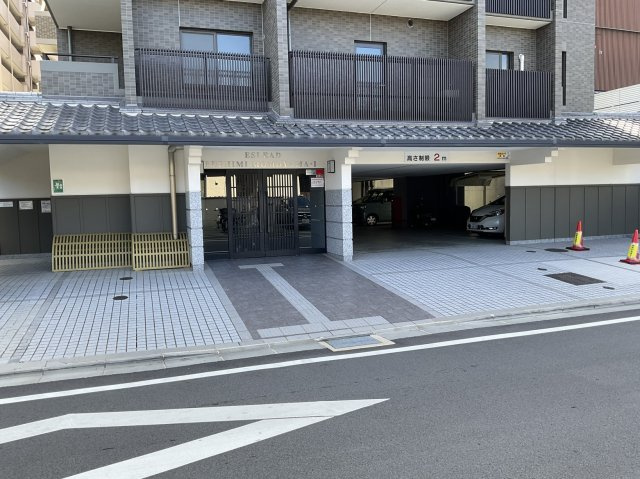 エスリード伏見桃山壱番館のエントランス