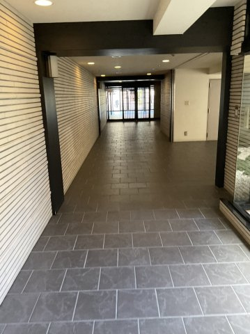 エスリード伏見桃山壱番館のロビー