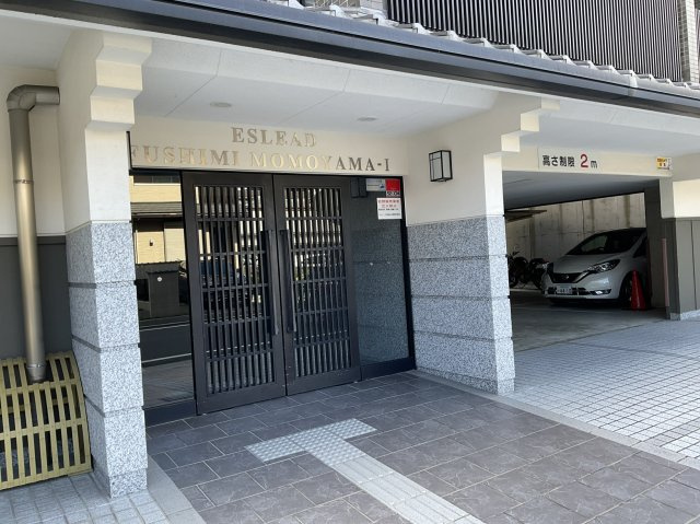 エスリード伏見桃山壱番館のエントランス