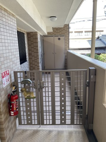 エスリード伏見桃山壱番館の玄関