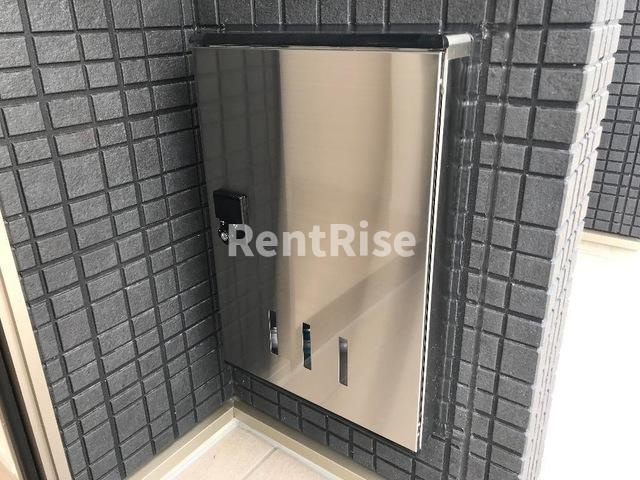 フォレストあずらのエントランス|宅配ＢＯＸ