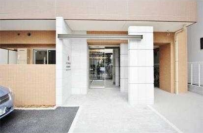 レザンジュ業平のエントランス