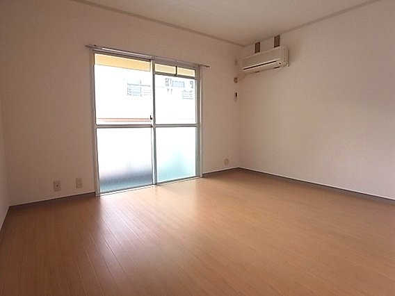 ドメスティック南光荘の居間・リビング