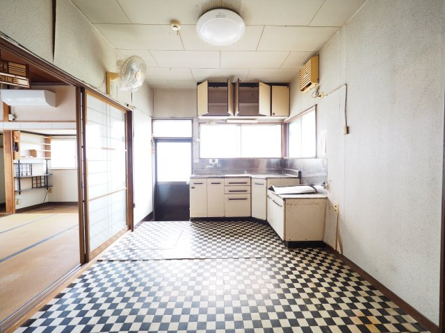 【その他】 | 【中古戸建住宅】横手市婦気 築古住宅 こちらの物件＋DIY・リフォームはいかがでしょうか 横手南小学校区の5LDK車庫、駐車スペース、庭スペース