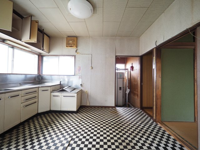 【その他】 | 【中古戸建住宅】横手市婦気 築古住宅 こちらの物件＋DIY・リフォームはいかがでしょうか 横手南小学校区の5LDK車庫、駐車スペース、庭スペース