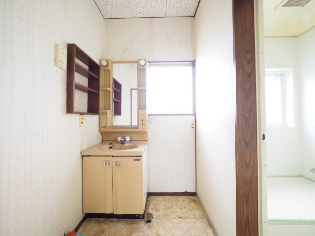 【内装】 | 【中古戸建住宅】横手市婦気 築古住宅 こちらの物件＋DIY・リフォームはいかがでしょうか 横手南小学校区の5LDK車庫、駐車スペース、庭スペース