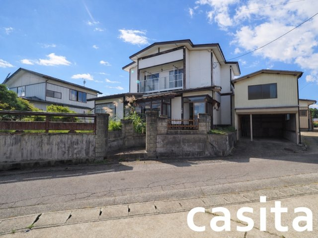 【外観】 | 【中古戸建住宅】横手市婦気 築古住宅 こちらの物件＋DIY・リフォームはいかがでしょうか 横手南小学校区の5LDK車庫、駐車スペース、庭スペース