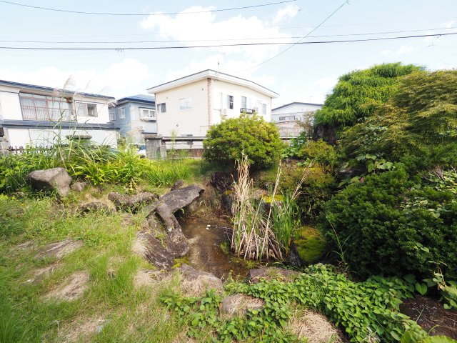【庭】 | 【中古戸建住宅】横手市婦気 築古住宅 こちらの物件＋DIY・リフォームはいかがでしょうか 横手南小学校区の5LDK車庫、駐車スペース、庭スペース