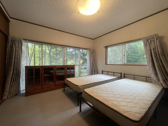 眺望良好な平屋Ｌ字型ウッドデッキ付き♪那須町高久乙の洋室