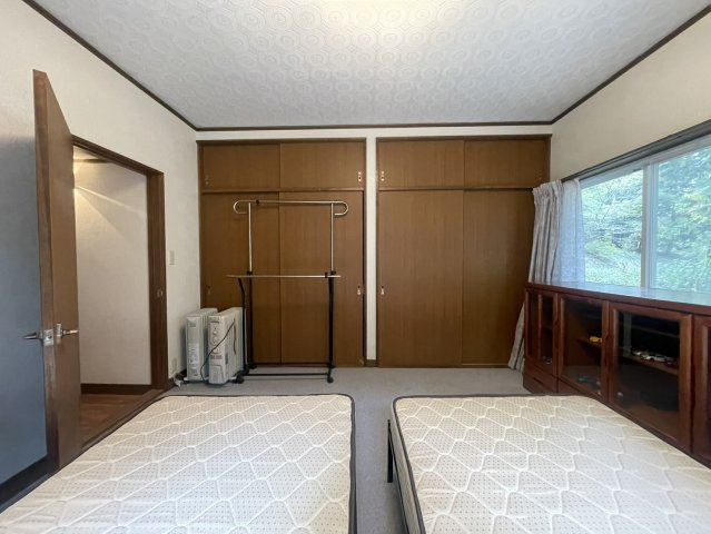 眺望良好な平屋Ｌ字型ウッドデッキ付き♪那須町高久乙の洋室