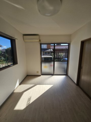 ルミエール松本の洋室