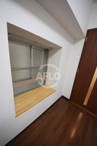 東小橋Ⅱ番館の内装|東小橋Ⅱ番館　出窓