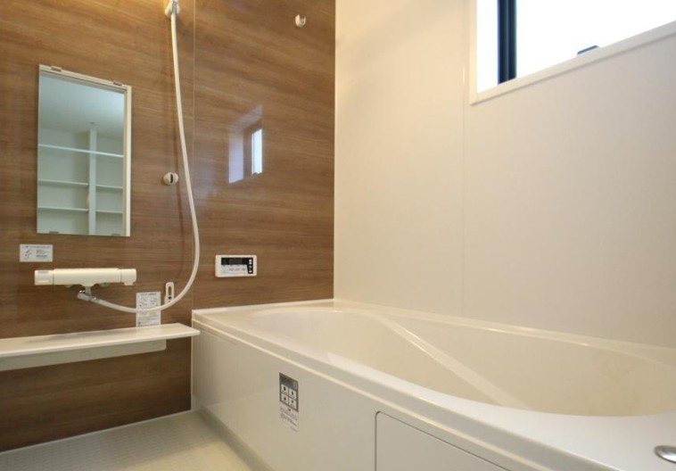 【新築】鶴ヶ島市富士見新築分譲住宅 １号棟の浴室|足の伸ばせるバスタブでリラックスタイムを過ごしましょう♪