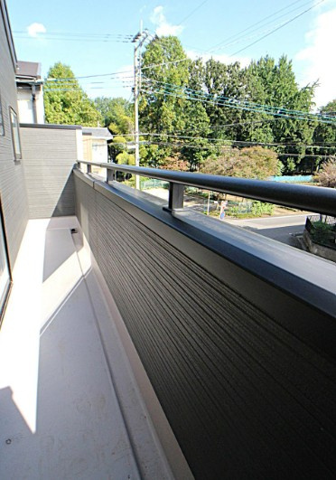 【新築】鶴ヶ島市富士見新築分譲住宅 １号棟のバルコニー|陽当り良好なワイドバルコニーです！