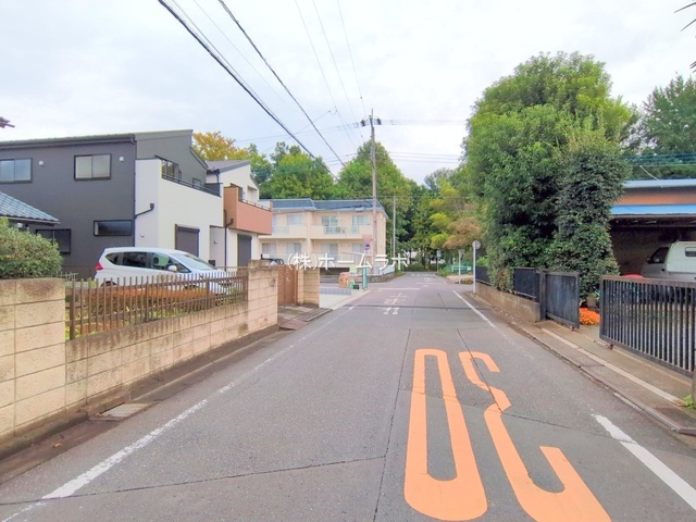 【新築】鶴ヶ島市富士見新築分譲住宅 １号棟の前面道路含む現地写真|前面道路含む現地写真です