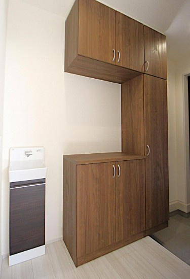 【新築】鶴ヶ島市富士見新築分譲住宅 １号棟の玄関|コの字型玄関収納です！