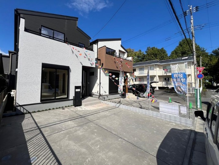 【新築】鶴ヶ島市富士見新築分譲住宅 2号棟の外観|陽当り良好です☆
若葉駅徒歩15分の人気エリア♪