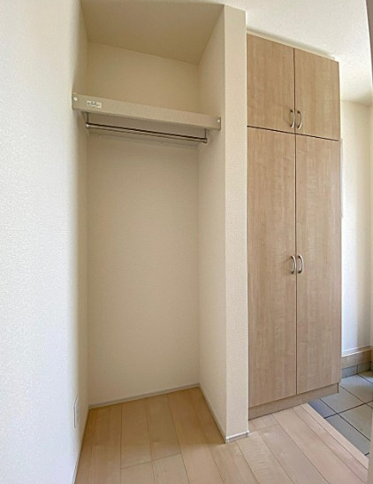 【新築】鶴ヶ島市富士見新築分譲住宅 2号棟の玄関|玄関収納です！