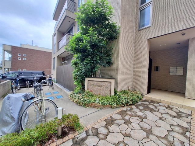 領家ヒルサイドコートIIのエントランス|★お洒落なエントランス★