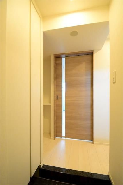 ステージファースト上野松が谷アジールコートの玄関