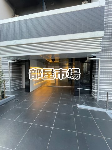 ステージファースト上野松が谷アジールコートのエントランス