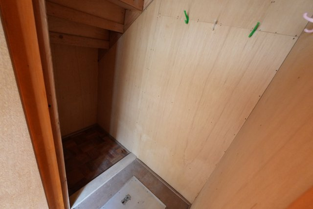 【中古住宅】山形市飯塚町戸建の収納|階段下収納
