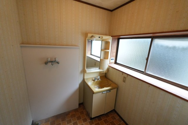 【中古住宅】山形市飯塚町戸建の脱衣所|洗面脱衣所