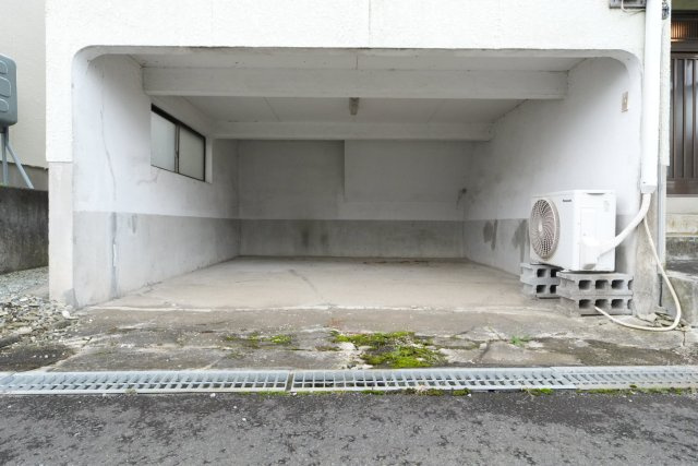 【中古住宅】山形市飯塚町戸建の駐車場|ガレージ