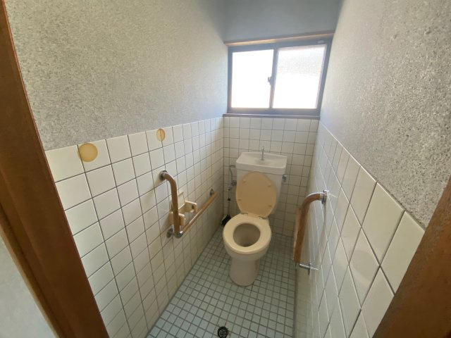 宮崎県串間市本町2丁目　平家建て住宅のトイレ