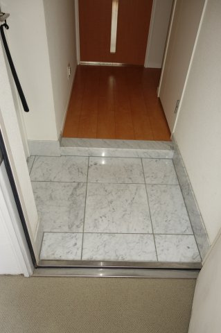 アトラス白山の玄関