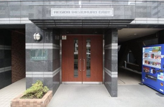 レジオス池袋イーストのエントランス