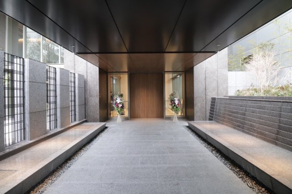 【エントランス】 | 【エントランス入口】美しいプロムナード。水都大阪にふさわしいフロントゾーンを演出しています！