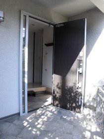 本町田戸建のエントランス