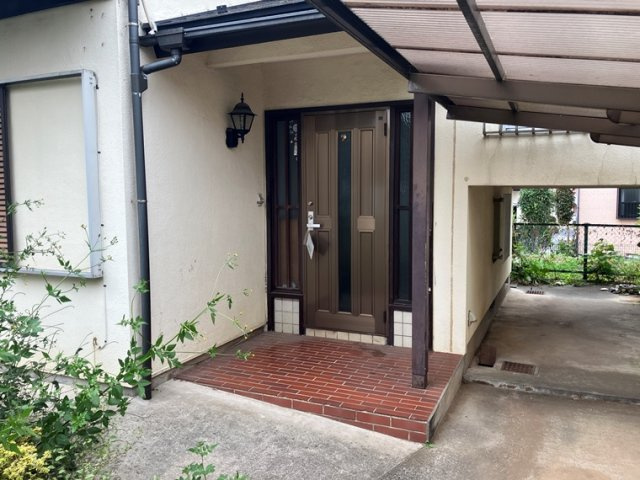 今谷上町戸建のエントランス