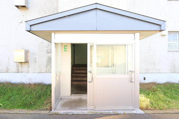 ビレッジハウス大楽毛2号棟のエントランス