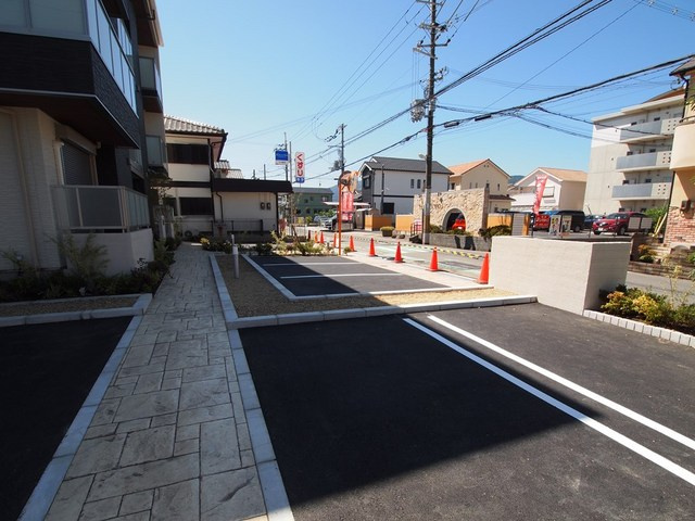 キャトル　セゾンの駐車場