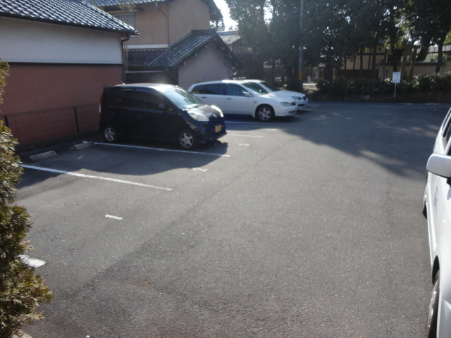 グレイス・ヒルズ3の駐車場