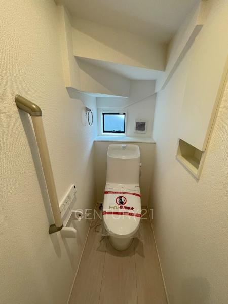 前橋市関根町3棟 3号棟のトイレ|１階トレイです。
温水シャワー洗浄機能付きです。
手摺り付きです。