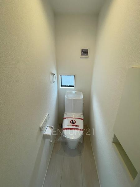 前橋市関根町3棟 3号棟のトイレ|２階トイレです。
温水シャワー洗浄機能付きです。