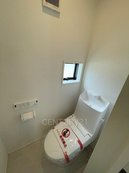 前橋市関根町3棟 2号棟のトイレ|２階トイレです。
温水シャワー洗浄機能付きです。