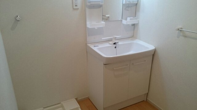 シェル・トゥールＢの洗面所|ゆったりとスペースのある洗面所