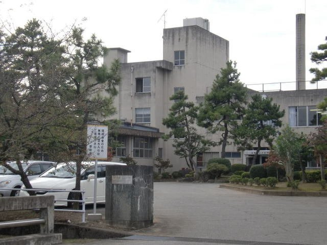 コンフォールⅠの周辺|戸出中学校まで1800m