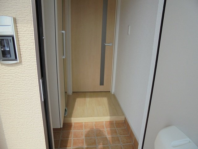コンフォールⅠの玄関|収納もある玄関です