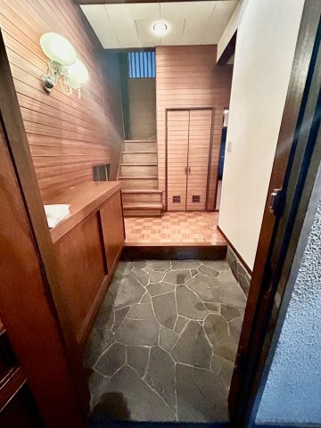 川西萩原台西１丁目一戸建の玄関