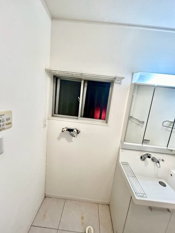 川西萩原台西１丁目一戸建の設備|室内洗濯機置場